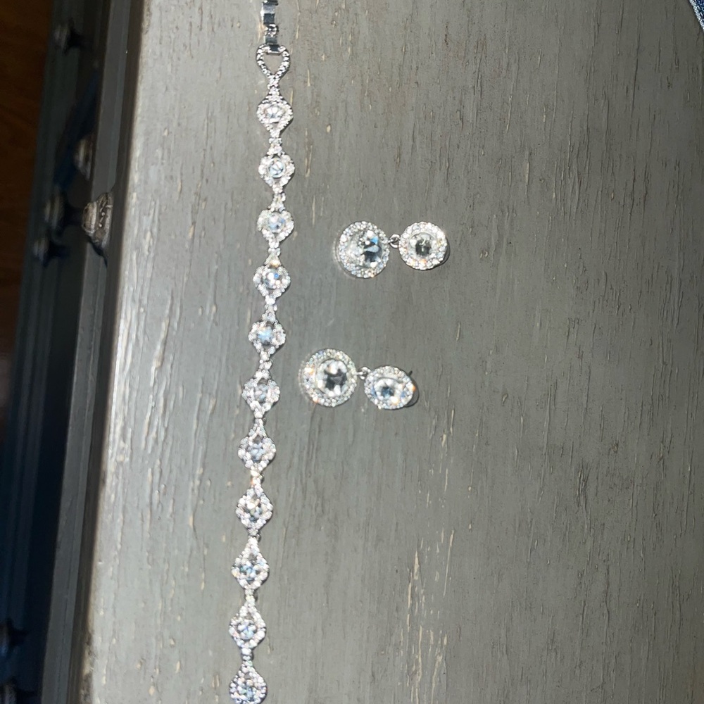 Elegant Silver Jewelry Set